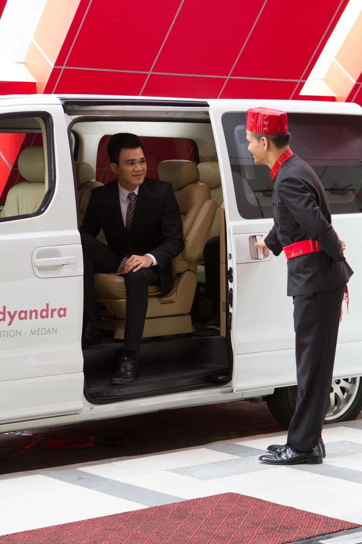 Santika Premiere Dyandra Hotel & Convention - Medan Exterior foto